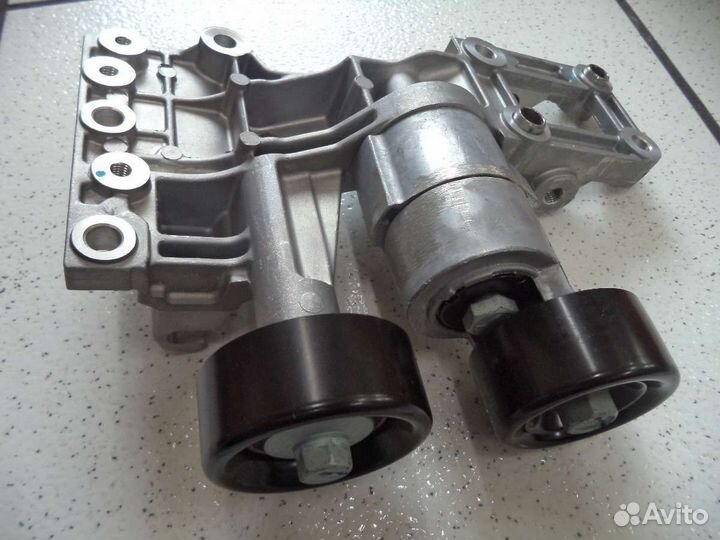 Натяжитель приводного ремняHyundai CM10 252802G000