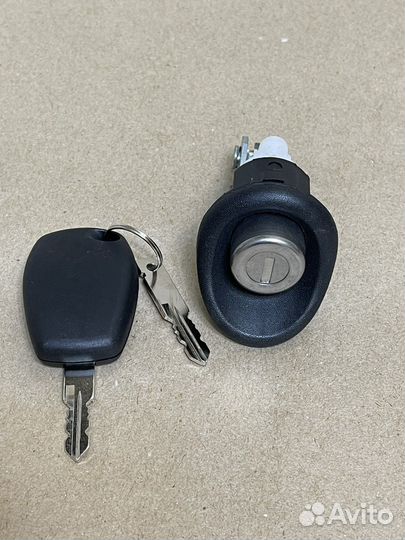Новый Замок багажника Renault Logan Sandero