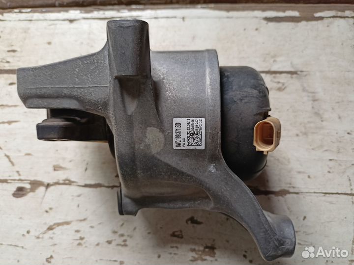 Опора двигателя 8W0199371BD