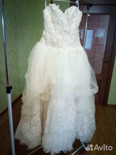 Продам свадебное платье. размер 42-44. цвет шампан