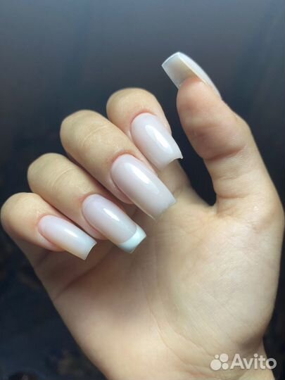 Модель на маникюр