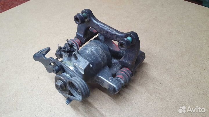 Суппорт со скобой задний audi a6 c5