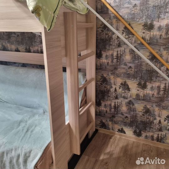 Двухъярусная кровать с диваном