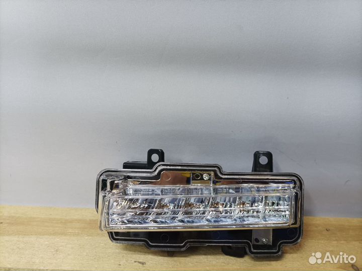 Ходовой огонь левый Mitsubishi Pajero 4 2006