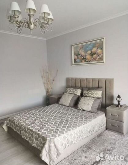 Кровать с молдингом
