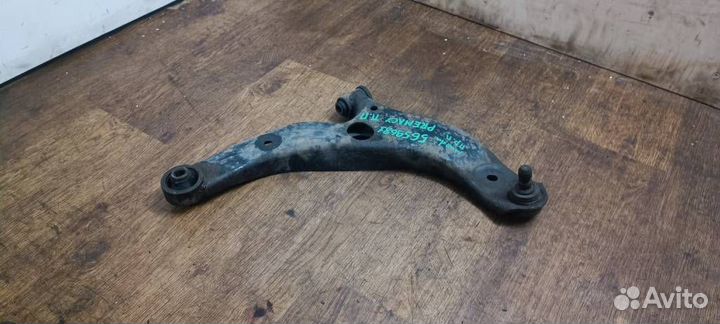 Рычаг передний правый