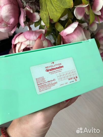 Набор косметики Revolution + кисти для макияжа