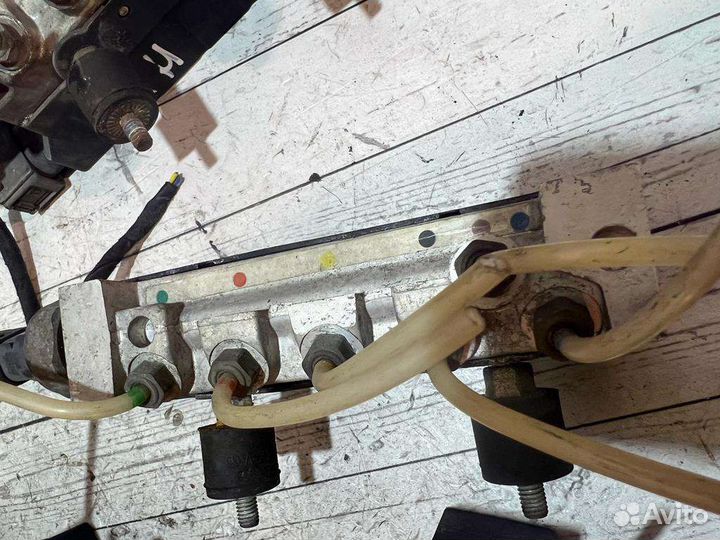 Блок клапанов пневмоподвески Mercedes S-class W220