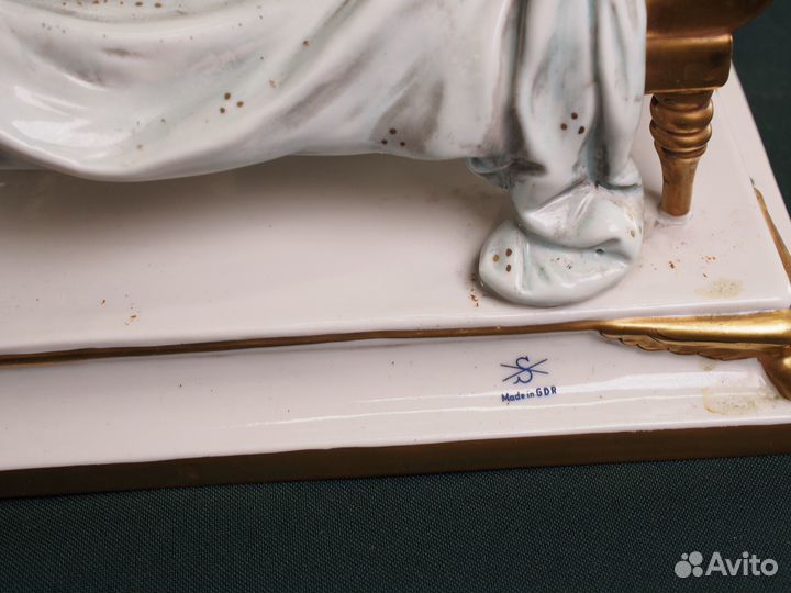 Фарфоровая статуэтка 