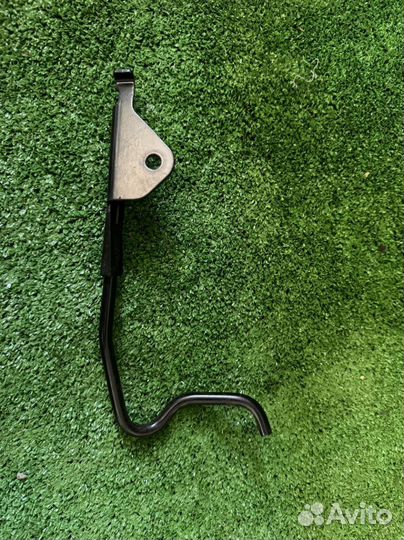 Крючок капота Volkswagen Passat B6 (2005—2010)