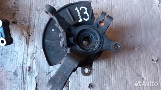 Mazda Tribute передний правый поворотный кулак