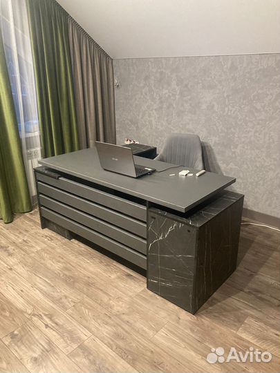 Стол руководителя, офисная мебель