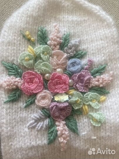 Варежки вязаные ручной работы с вышивкой
