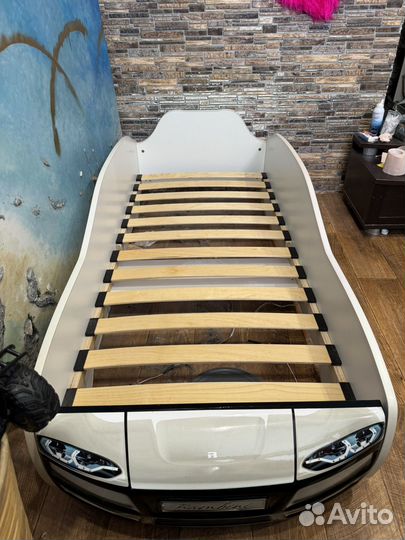 Детская кровать машина