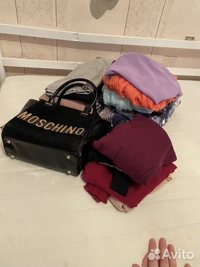 Отдам пакет женских вещей