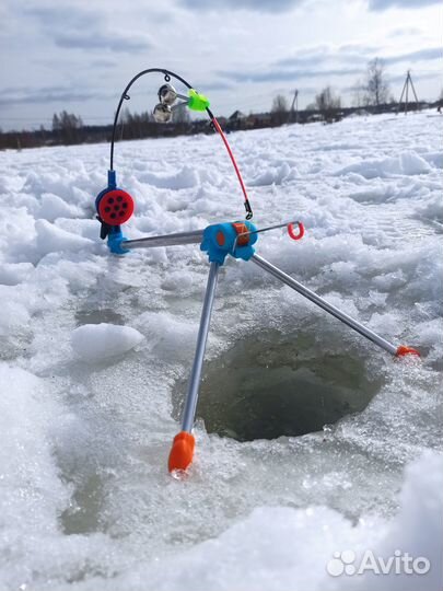 Самоподсекающая зимняя удочка Саранча