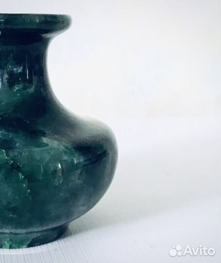 Ваза нефритовая