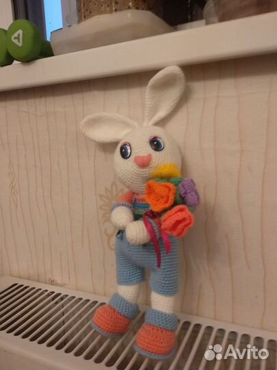 Амигуруми игрушка Зайчик с букетом