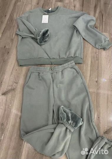 Спортивный костюм женский