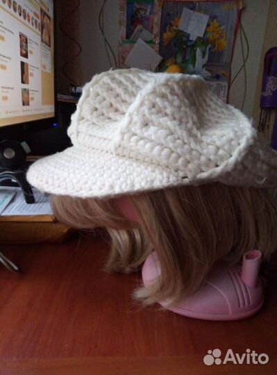 Женская беретка с козырьком