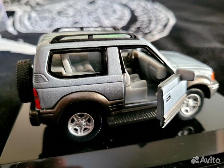Модель автомобиля Тойота Ленд Круизер Прадо