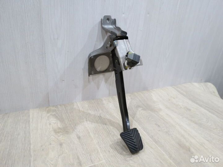 Педаль тормоза Kia Rio 3