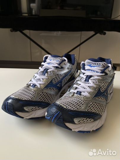 Кроссовки mizuno