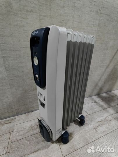 Масляный обогреватель DeLonghi GS 770715