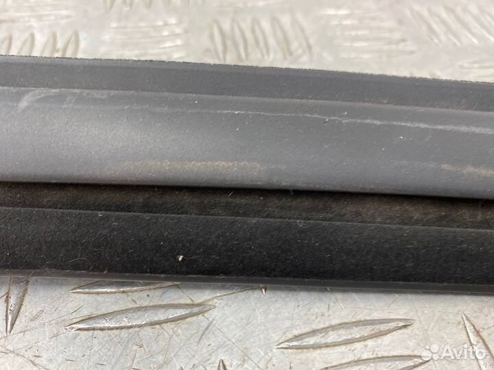 Б/У уплотнительная резинка стекла задний левый