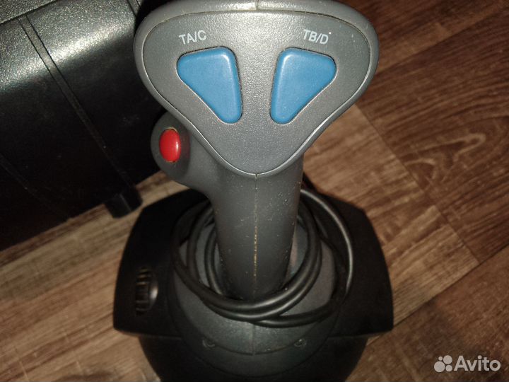 Руль Logitech Momo Racing с педалями и штурвалом