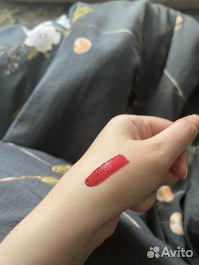 Estee Lauder Идеальная красная жидкая помада