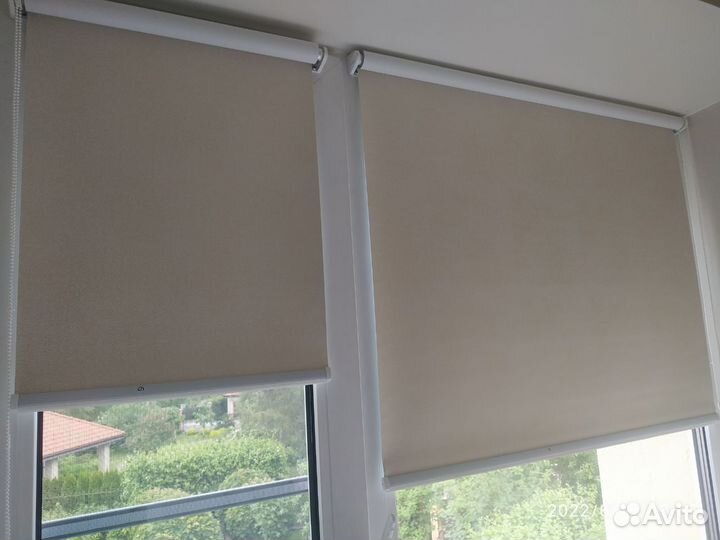 Рулонные шторы на раму окна блэкаут