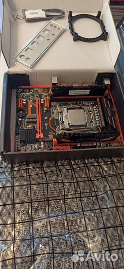 Материнская плата с процессором и памятью