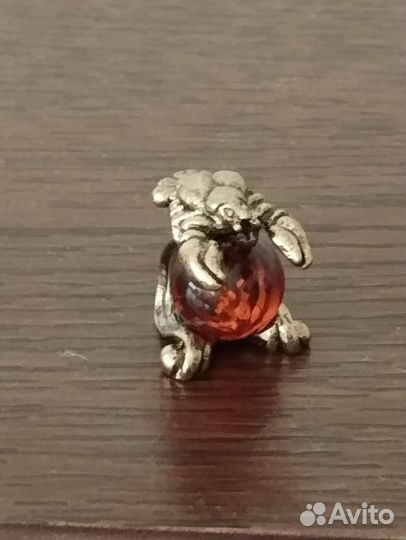 Фигурка знака зодиака бронза с янтарём, Рак