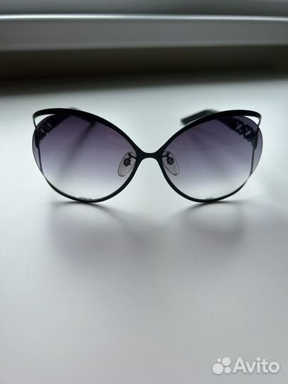 Солнцезащитные очки escada