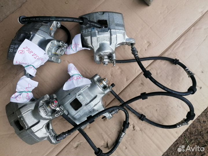 Скоба суппорта переднего Mitsubishi 4605A216 Outla