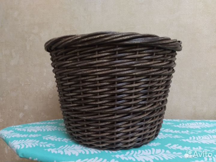 Кашпо из искусственного ротанга