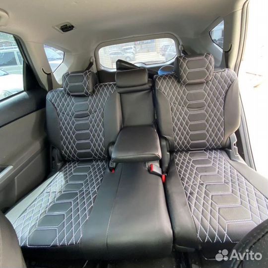 Чехлы на Toyota Prius а