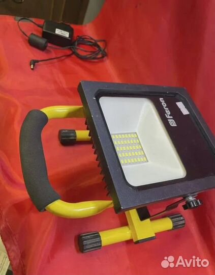 Переносной светодиодный прожектор 20вт
