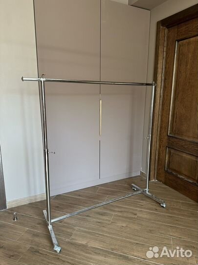 Вешалка напольная металлическая