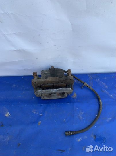 Суппорт передний левый subaru forester SG5