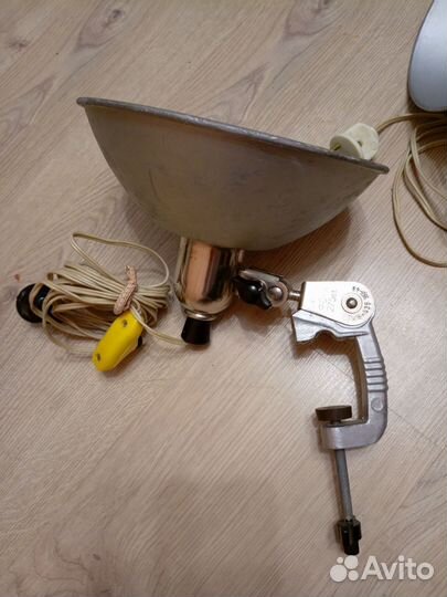 Лампа на струбцине и лампа переносная