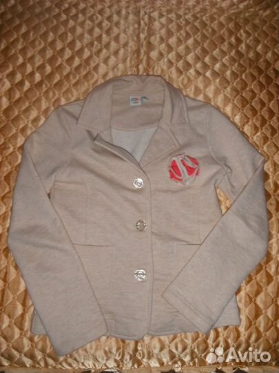 Стильный трикотажный пиджак для девочки