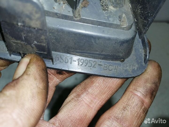 Рамка накладка туманки правая Форд Фиеста 5