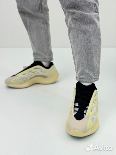 Кроссовки Adidas Yeezy 700 LUX(41-45)