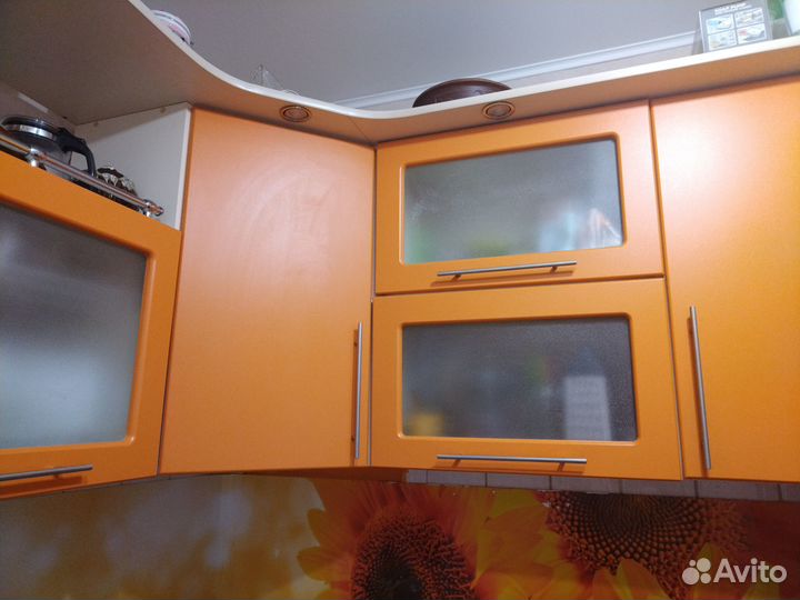 Продаю кухонный гарнитур угловой