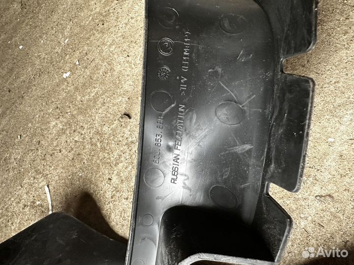 Брызговик передний правый Skoda rapid 2