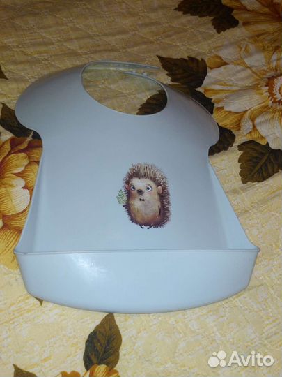 Слюнявчик нагрудник пластик