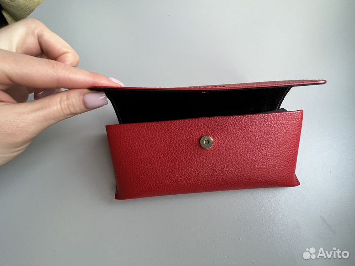 Солнцезащитные очки Guess