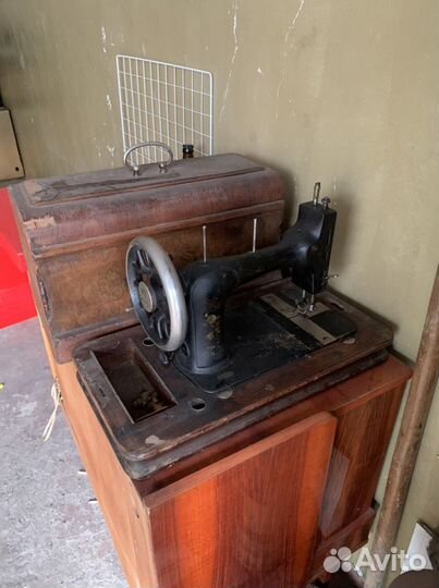 Швейная машинка Зингер ножная